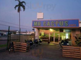 Mr Cactus Cafe outside