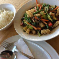 Win's Thai Kitchen food