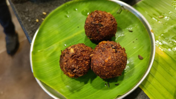 Valarmathi Kongunaatu Samayal food