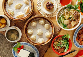 Bù Yí Yàng Tāng Bāo Pái Gǔ Sū Sōng Dé Diàn food