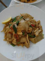 Mon Thai Eatery food
