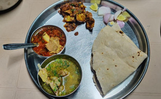 झरे मटण थाळी स्पेशल food