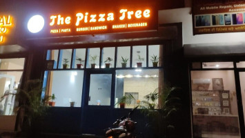 Pizza Tree Dehlon inside