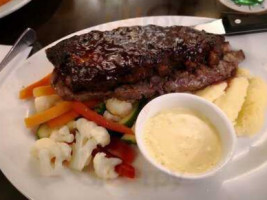 Graziers Steakhouse food