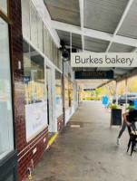 Burkes Bakery outside