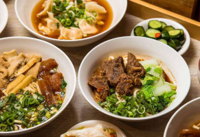 Jiǔ Wǔ Niú Ròu Miàn Bā Dé Diàn food
