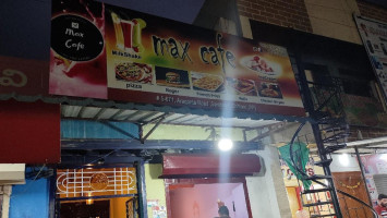 Max Cafe inside