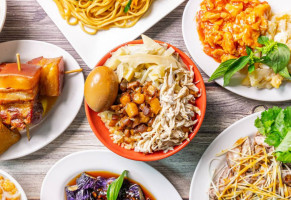 Xiǎo ā Yí Jī Sī Lǔ Ròu Fàn Cān Chē food