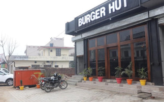 Burger Hut Dhariwal outside