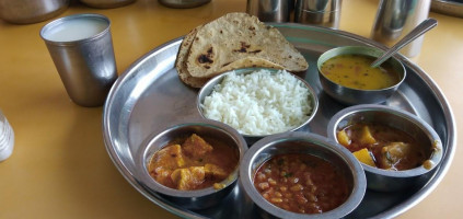 Madhuli Dinning Hall food