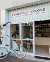 Peanutbutterlove outside