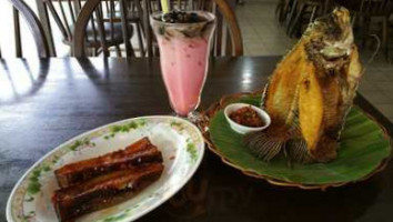 Restoran Laguna Kuring food