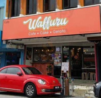Waffuru Cafe outside