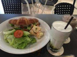 D' Fat Monalisa Cafe food