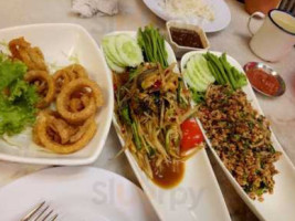 Golden Thai Seafood food