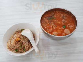 Leng Leng Pork Noodles inside