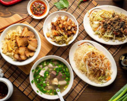 Míng Chéng Chǎo Mǐ Fěn Dà Chāng Diàn food