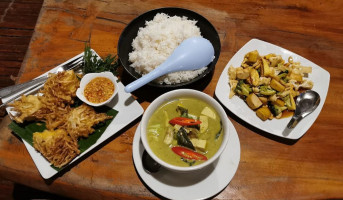 Sabai Corner And Bungalows food