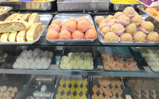 ஶ்ரீ சாய் பேக்கரி லாலா ஸ்வீட்ஸ் Sri Sai Bakery Sweets food
