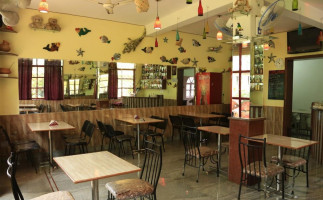 Sarina Bar And Restaurant inside