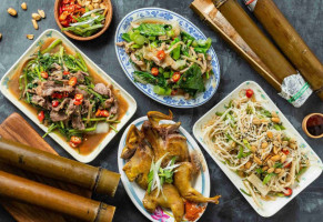 Shān Zhū Ròu Chǎo Fàn Miàn food