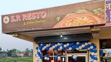 S.r Resto Pizza Parlour food