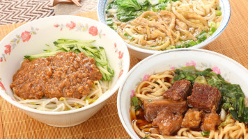 Mǎn Kè Niú Ròu Miàn food