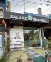 Saladz Shakez outside