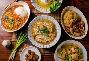 Yáng Guāng Chǎo Fàn Jiā Zú food