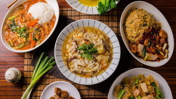 Yáng Guāng Chǎo Fàn Jiā Zú food