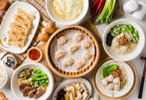 Zhōu Jì Jiǎo Zi Zhuān Mài Diàn food
