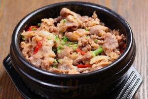 Dǐng Lú Rì Shì Shāo Ròu food