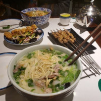 Hóng Dé Xiáng Zhèng Mì Lù Diàn food