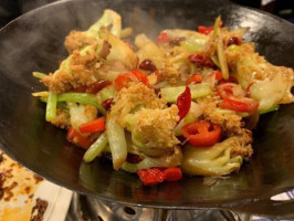Jiǔ Jiǔ Dī Shuǐ Dòng Mào Míng Nán Lù Diàn food