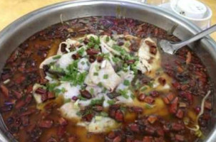 Xīn Yì Shuǐ Zhǔ Yú Xué Xiào Dà Jiē Diàn food