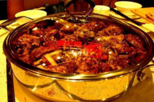 Huáng Jì Huáng Sān Zhī Mèn Guō Tōng Wèi Lù Diàn food