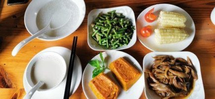 Qīng Xī Hán Yuè·sōng Shǔ Cān Tīng food
