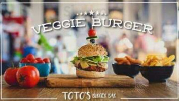 Toto's Burger food