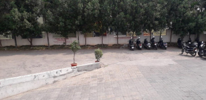 Atithi Veg (nakshatra Lr) outside