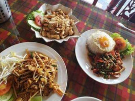 Ruen Thai And Guest House food