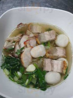 ก๋วยเตี๋ยวลูกชิ้นบางพูล food