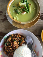 Tukta Thai Food food