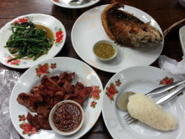 Tong Bar And Restaurant food