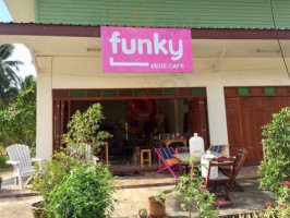 Funky Vege Cafe outside