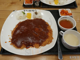 홍익돈까스 food