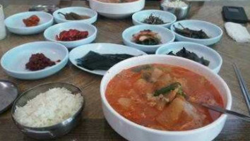 원조칠형제곰치국 food