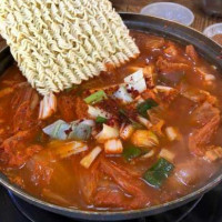 쌈싸먹는김치찌개 food