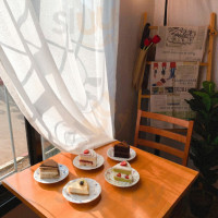 Niyom Cafe food