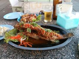 Mae Khlong Seafood food