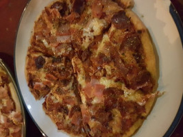 Pizza Khirikhan food